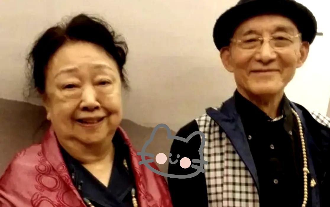 游本昌1956年结婚，和老伴杨慧华相伴70年，婚后育有一儿一女。
说起游本昌老师