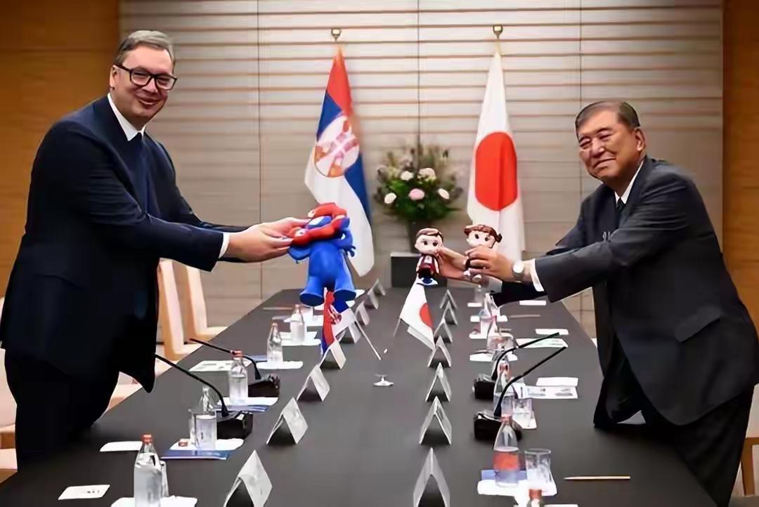 塞尔维亚才引进中国防空导弹，后脚就去日本见天皇？武契奇这波操作有何深意？

就在