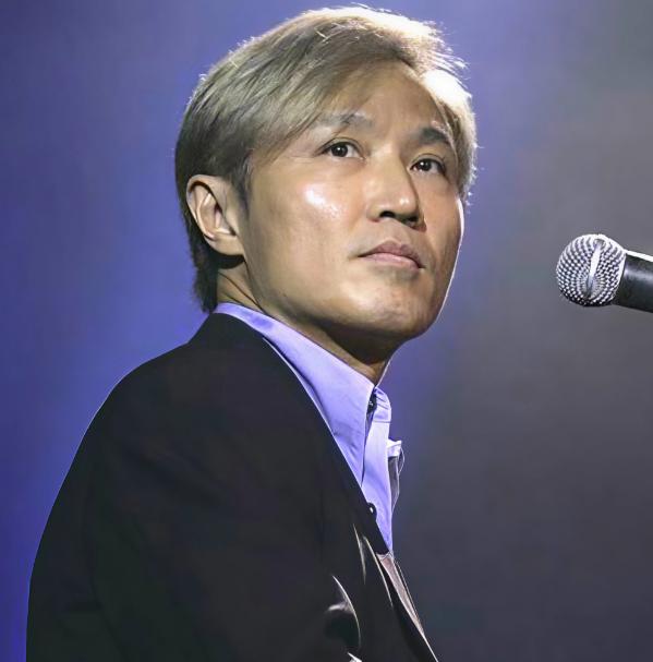 当年喊 “港独” 喊得最凶，现在偷偷跑回大陆捞金？这人的算盘打得太响了。 
 