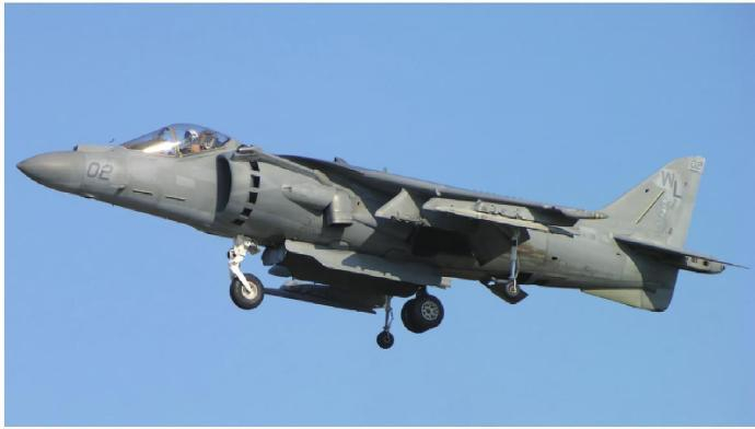 每天认识一件兵器 AV-8“鹞”垂直起降战斗轰炸机［美］最大速度：1083千米／