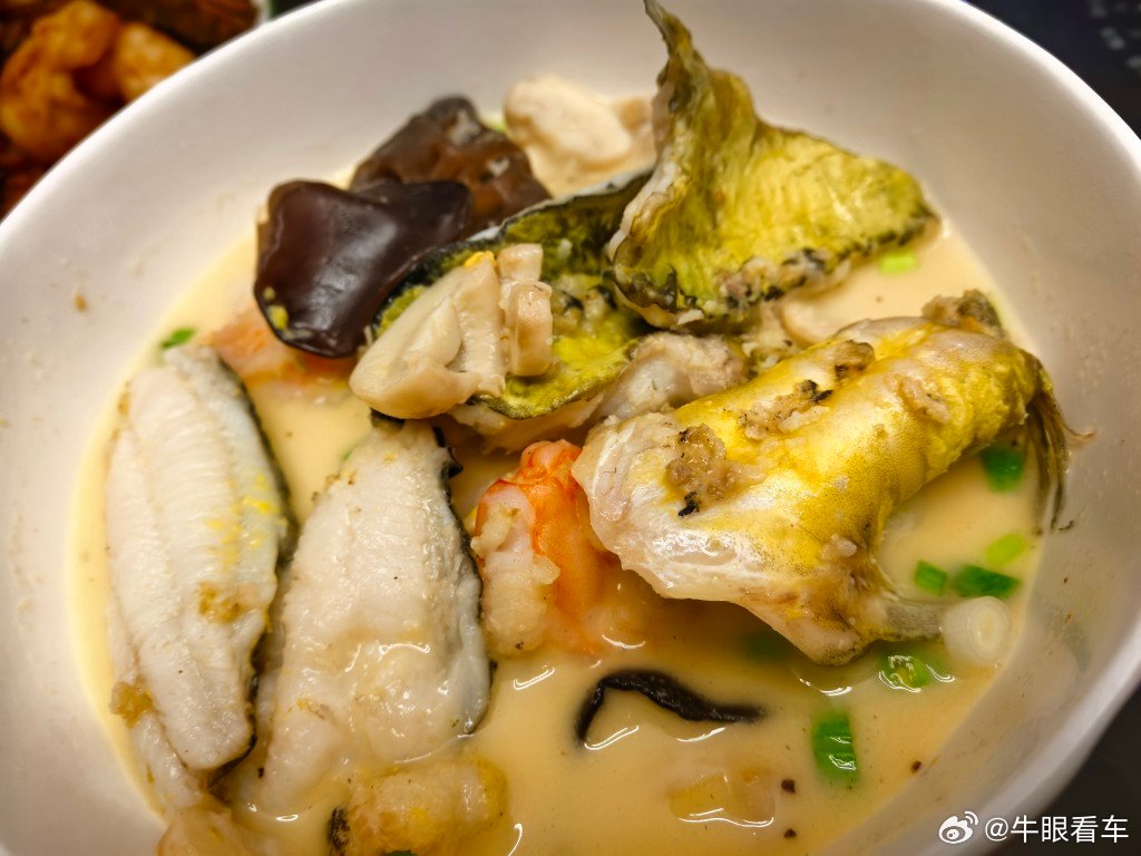 这不算金丝鱼片，算金丝鱼段，昂刺鱼取两边加肚子三块肉刘师傅私房菜