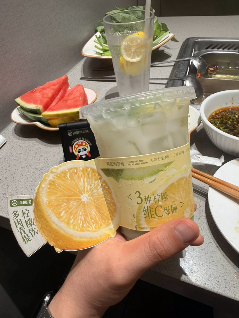 认识店长就是每次来都要当幸福的“小白鼠🐁”哈哈哈🤣，今天帮忙测评的是“三柠青