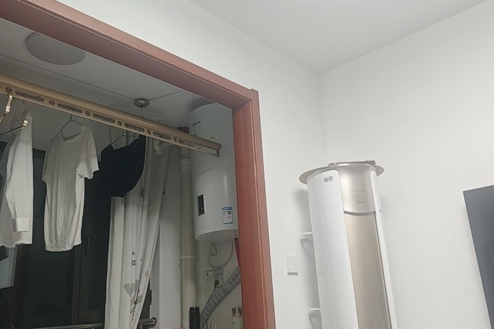 一个地域的发展与人口、人口的教育文化水平、人口的质量是分不开的，离开了人啥也不是