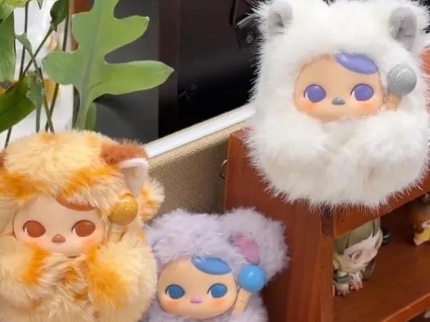 1月22日午后，泡泡玛特港股因“PUCKY敲敲系列”盲盒（被网友戏称为“电子木鱼