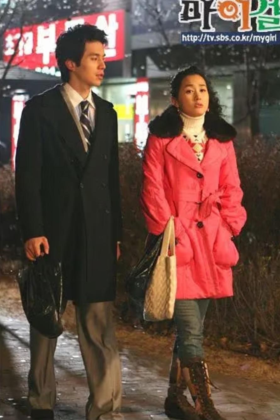 重温当年红极一时的经典韩剧《我的女孩》，再看女主当年的穿搭，真的很有感触。那时候