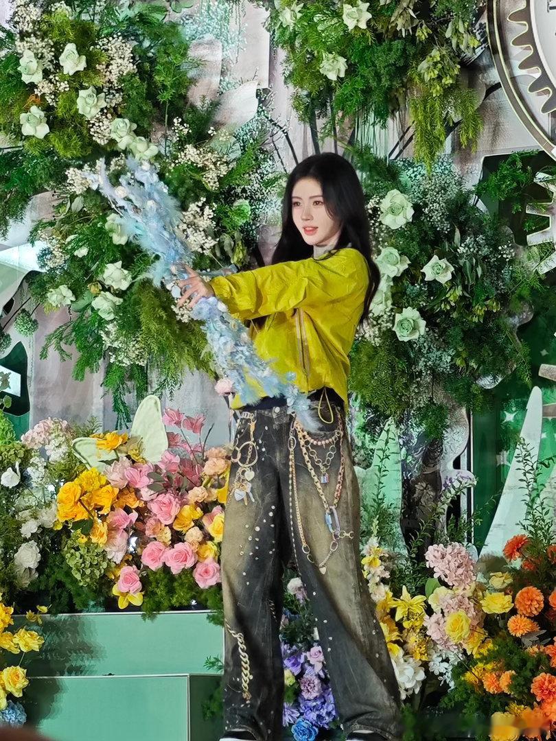 万花世界阵容万花世界开机万花世界这个阵容真的太豪华了啊！而且这次鞠婧祎演的虐渣大