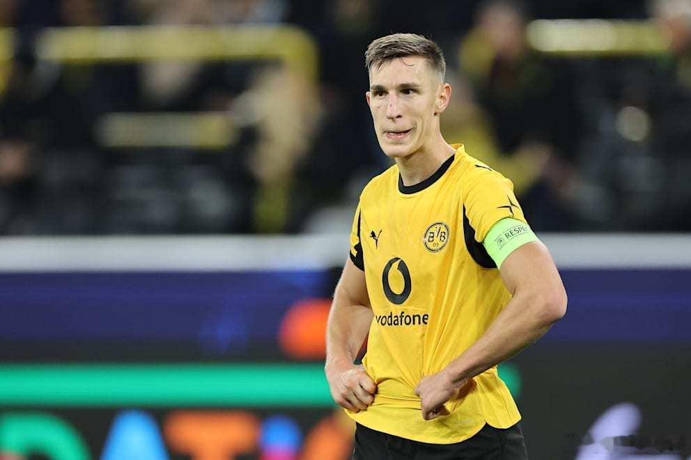 尼科·施洛特貝克正拖延時間，等待巴塞羅納、皇家馬德里或拜仁慕尼黑的轉會窗口開啟。