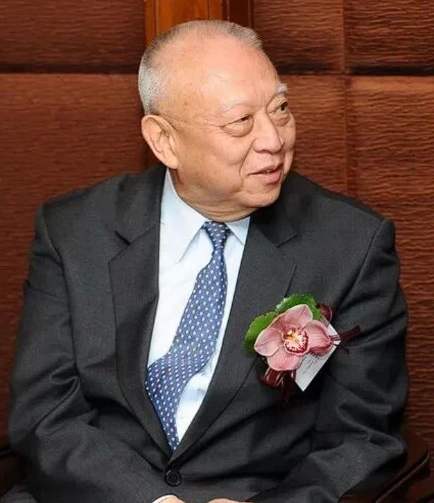 董建华先生离世后，全网都在缅怀这位“一国两制”的杰出贡献者。很多人只记住了他为香