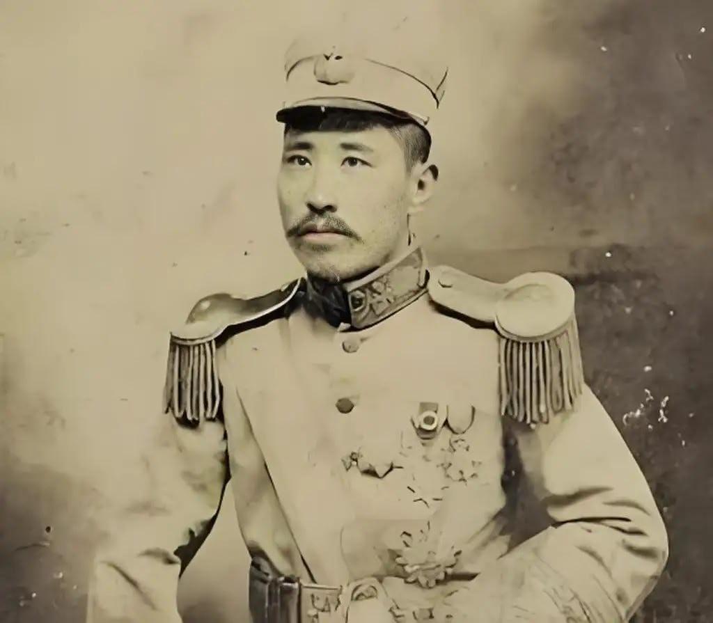 1927年，卢香亭率部与国民革命军作战，伤亡惨重，败退回徐州，他认为只有参加北伐