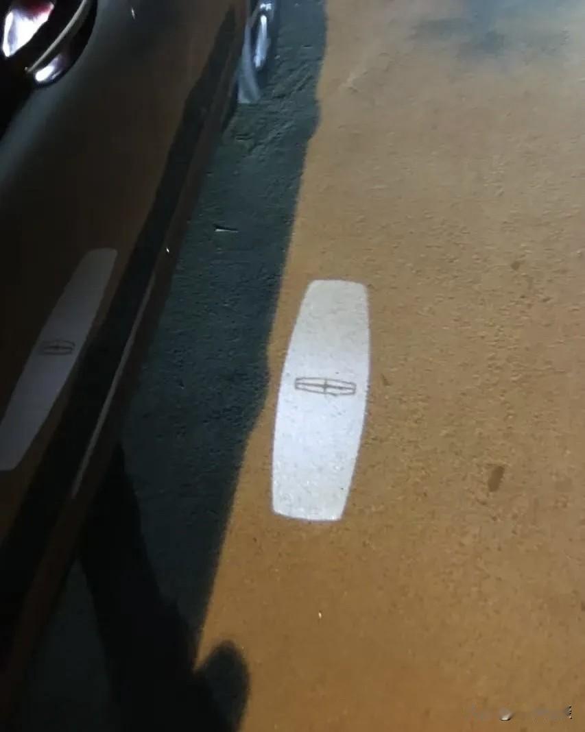 老宋也不是有多喜欢车，但是我就是特别喜欢开车，不知道有多少朋友和我一样。

自从