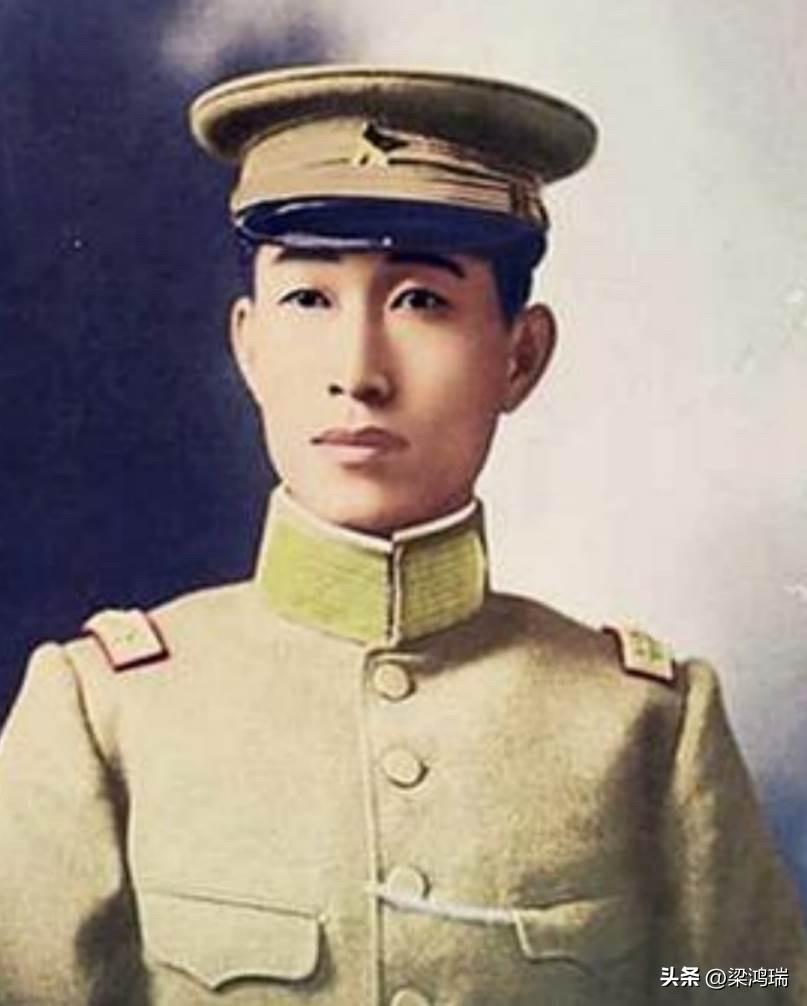 1904年，即清朝光绪30年的冬天，一位裁缝之子回到了湖南老家，然后前往家住武冈