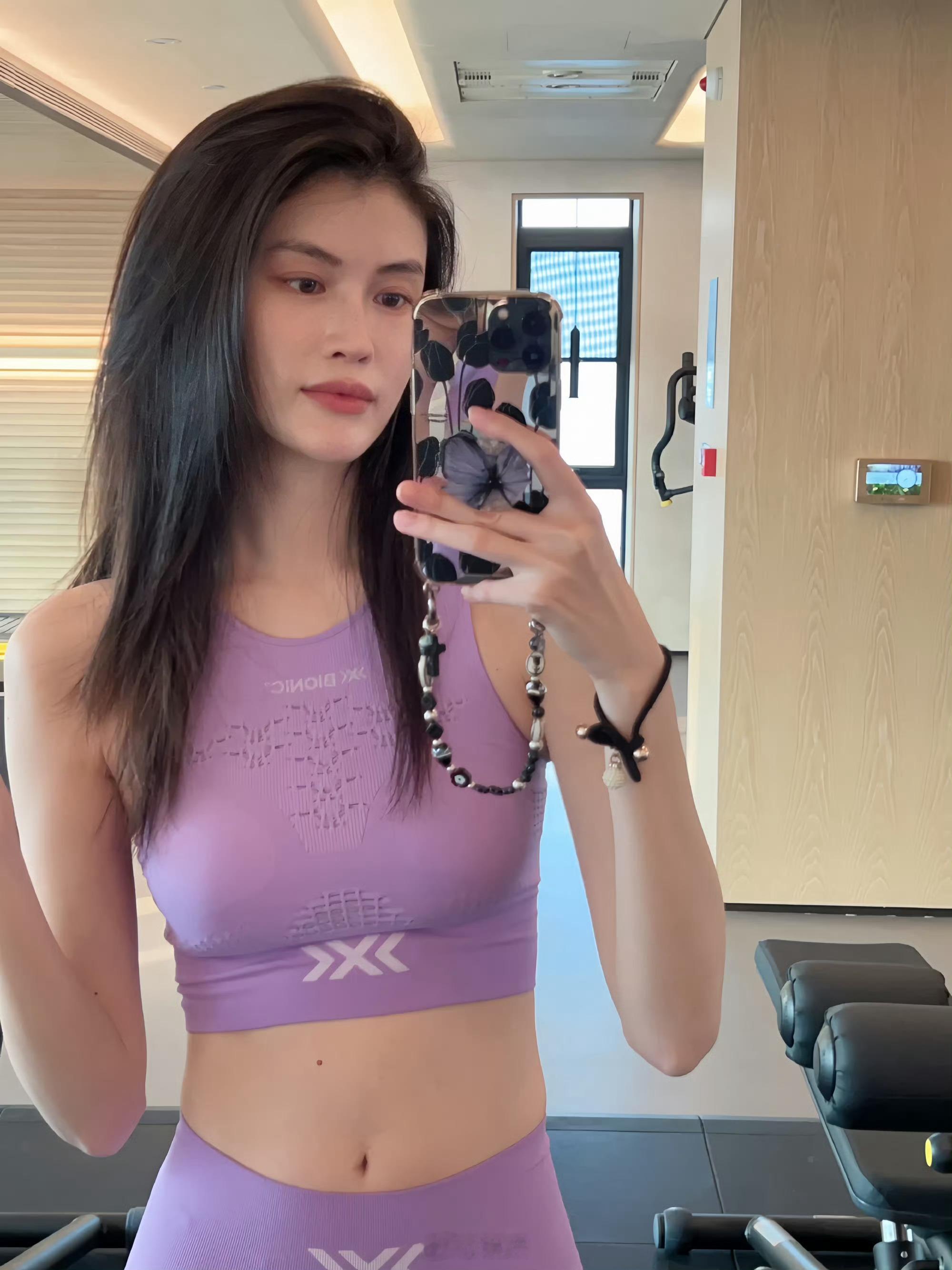 陈伟霆何穗官宣生子！何穗不愧是超模，这身材...... 简直太美了 ​​​