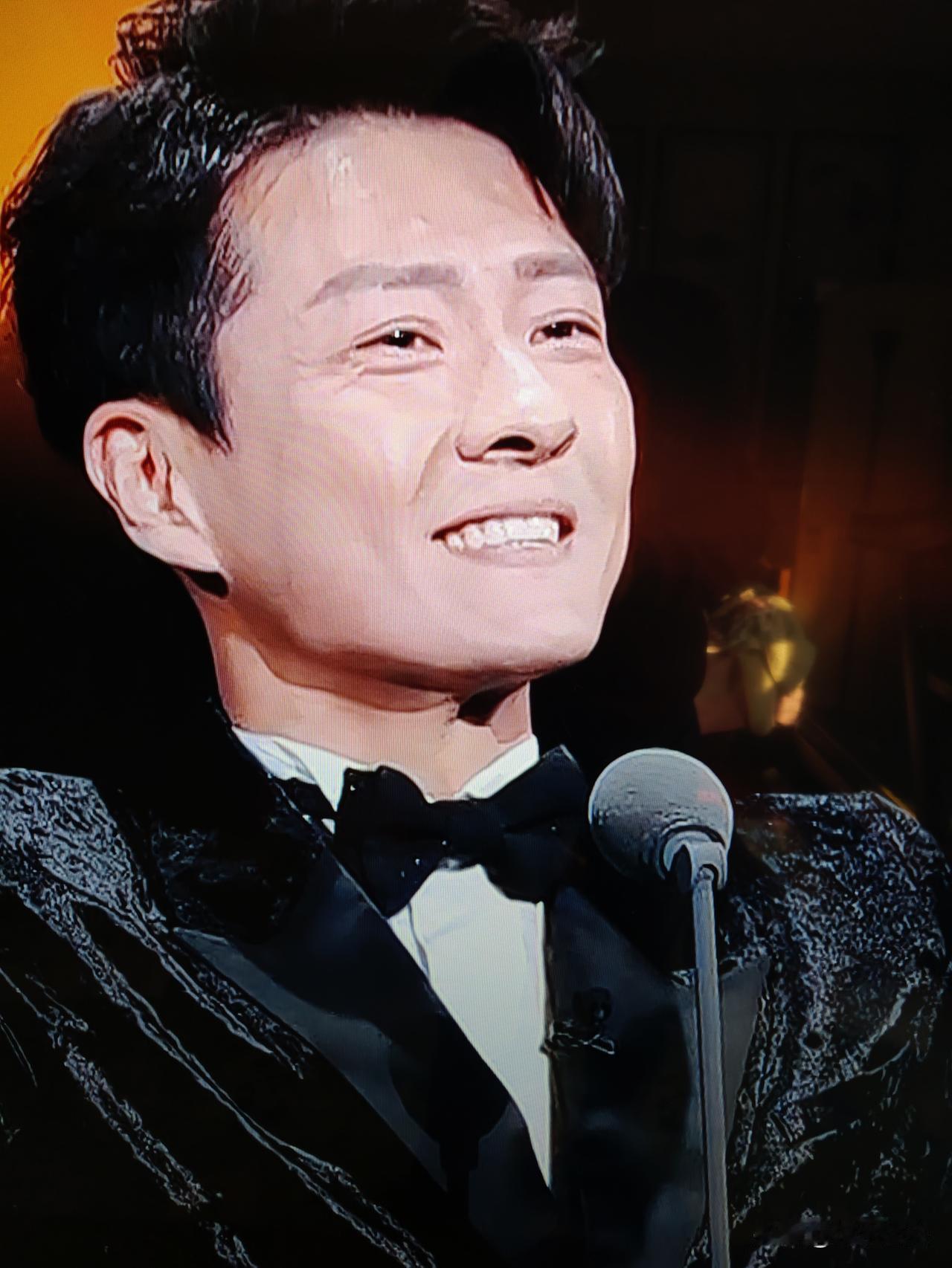 中国唱将:于海洋，唱的非常好，情感饱满，技术娴熟，抑扬顿错，细节细腻，令人感动。