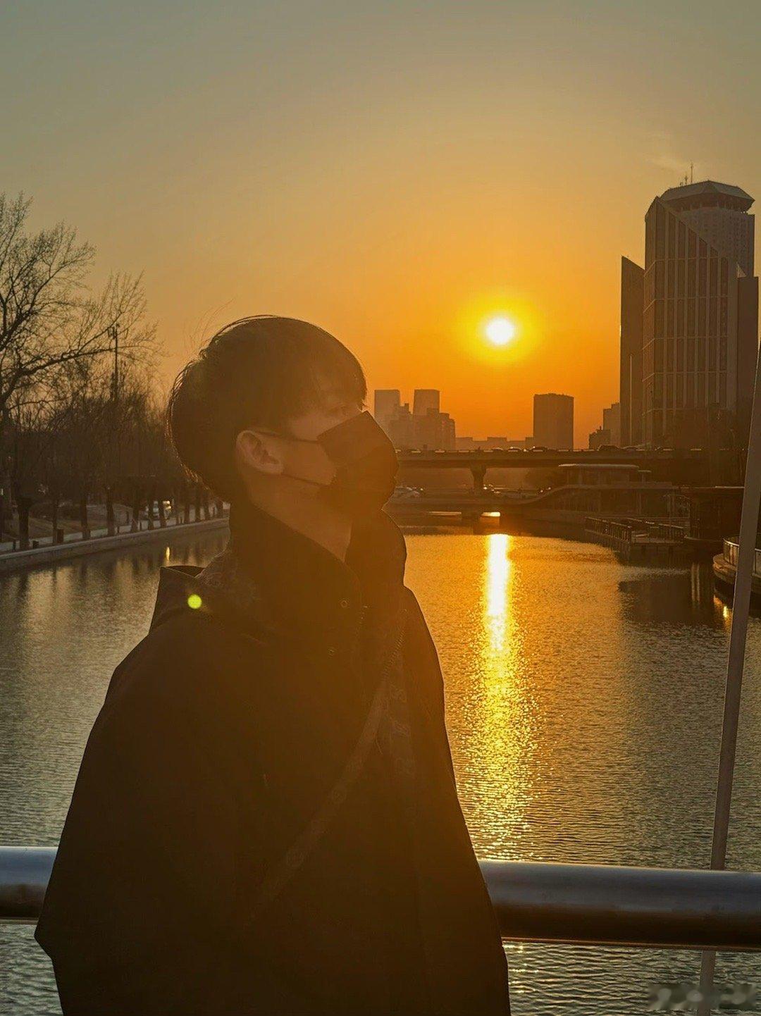 #娱乐[超话]##唐九洲侧颜照##唐九洲近状# 唐九洲侧颜照，近状不错呀[dog
