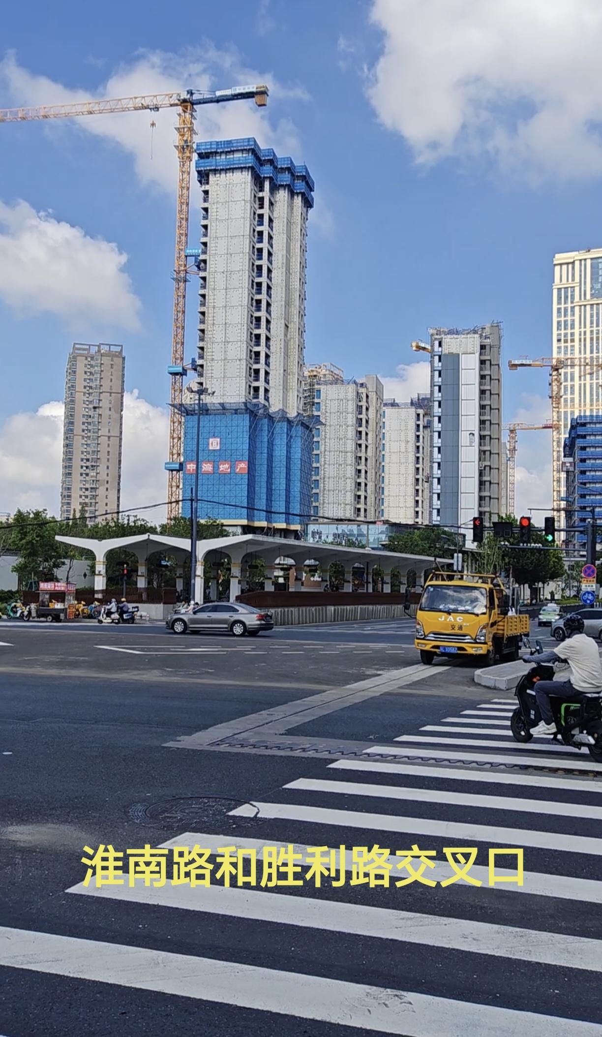［喜大普奔，淮淮淮淮淮南路，放—放—放—放行了］
        千呼万唤始出来