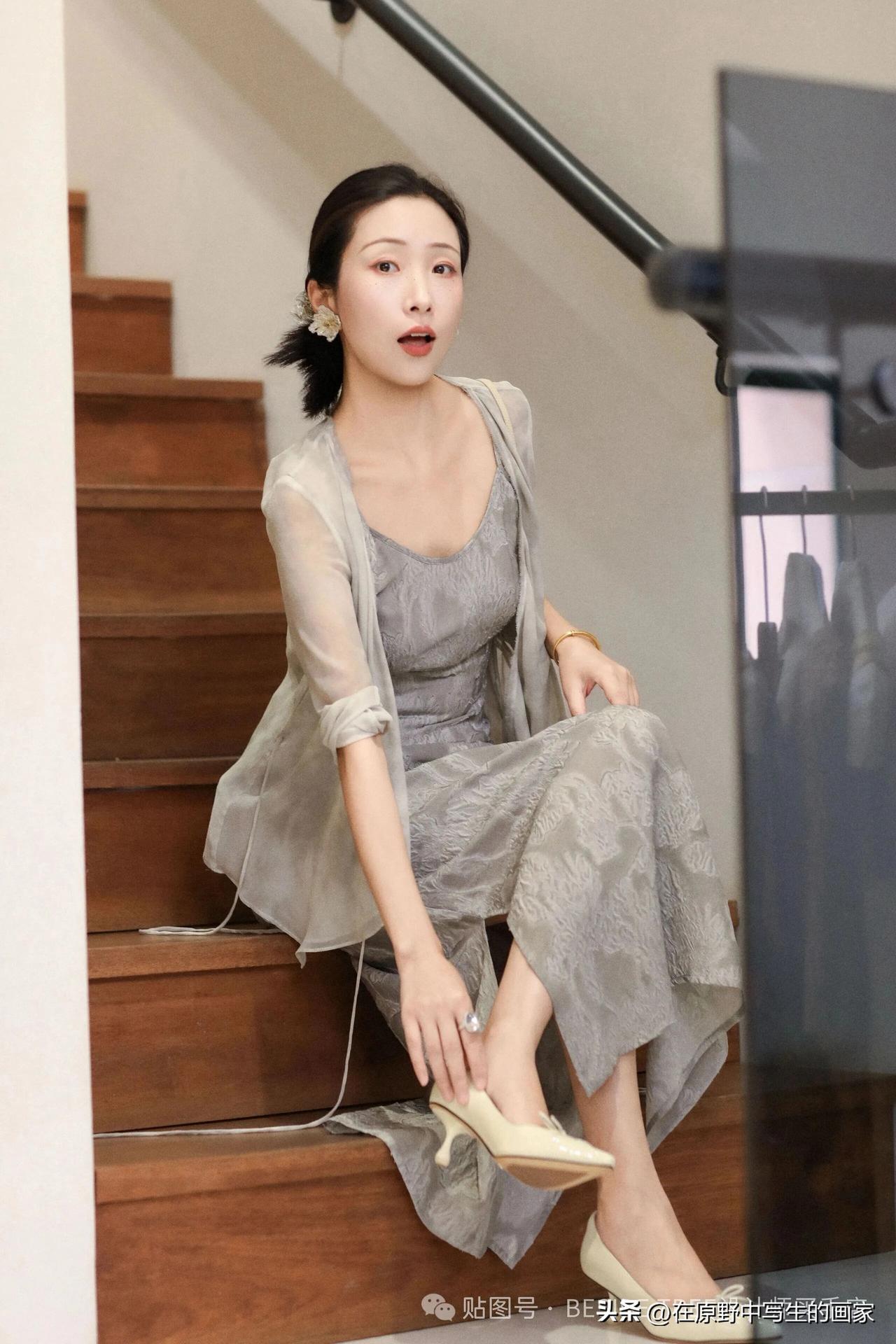 清，
是清澈，清醒，清淡。
冷，
是自尊，自持，自足。