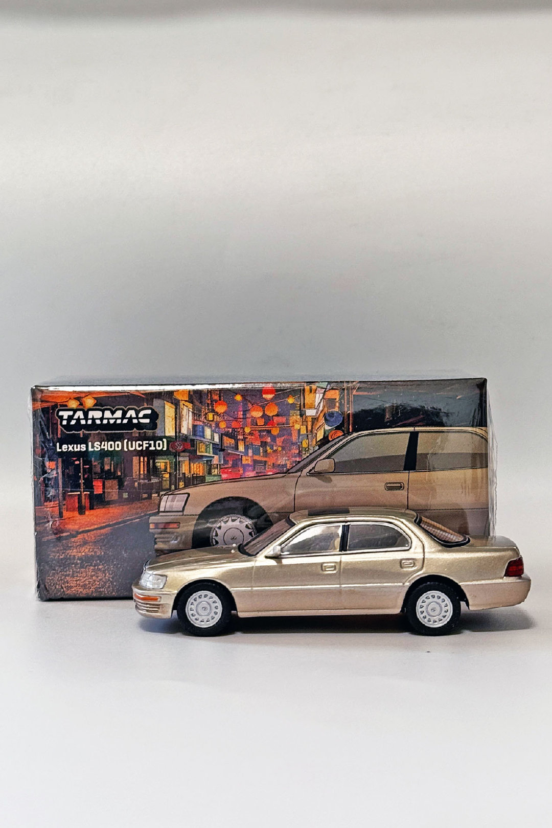 TarmacWorks  1/64  雷克萨斯LS400  /    