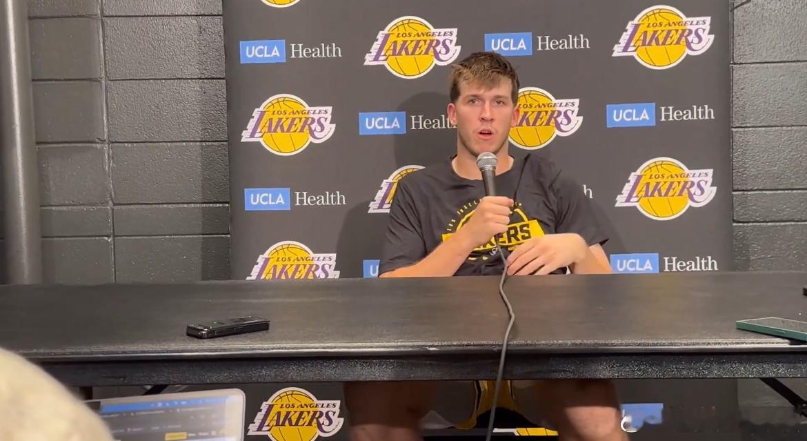 “这是命中注定的。”里夫斯说他7岁时，他打棒球的时间比打篮球的时间还多，但他当时