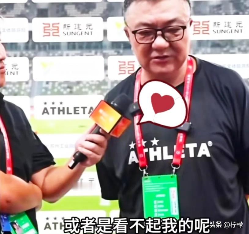 董路接受采访时，透了个秘密：他不是一个人在往前闯。

记者问他，面对那些诋毁的声
