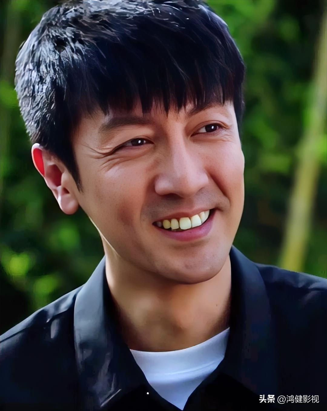 大家还记得这位男演员吗？
他今年45岁，土生土长的北京人，毕业于中央戏剧学院，他