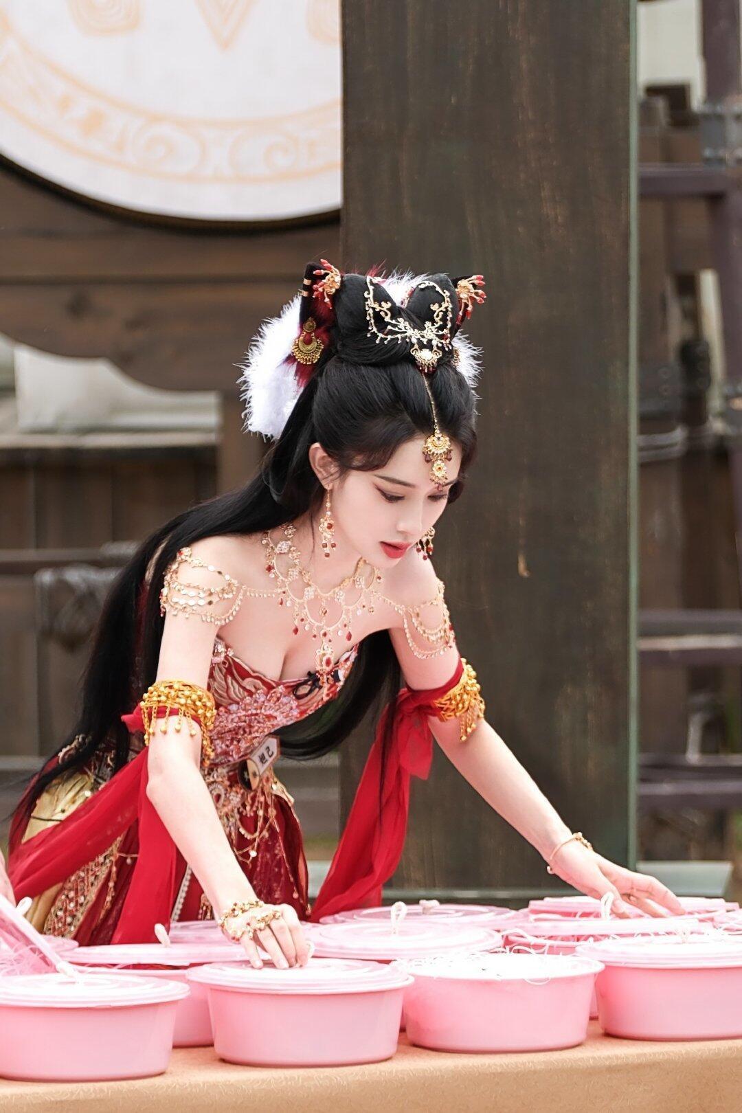孟子义妲己太美了太美了！！这一身简直绝美，妲己本己。突然理解纣王了 ​​​