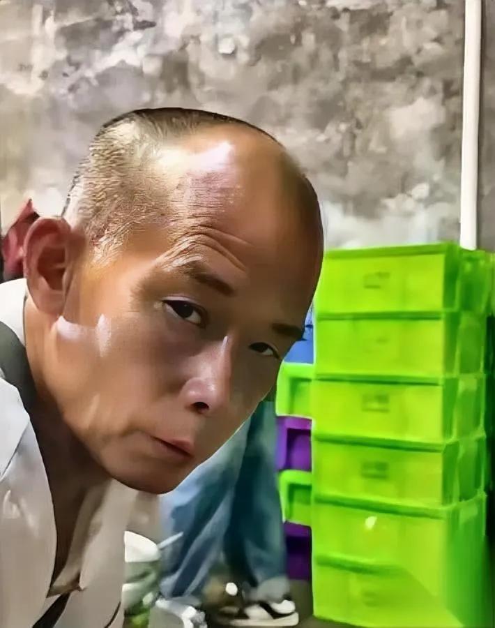 佛山有家网红店

操作太绝了

就是佛山莫氏鸡煲，居然自己骂自己家难吃？

说出