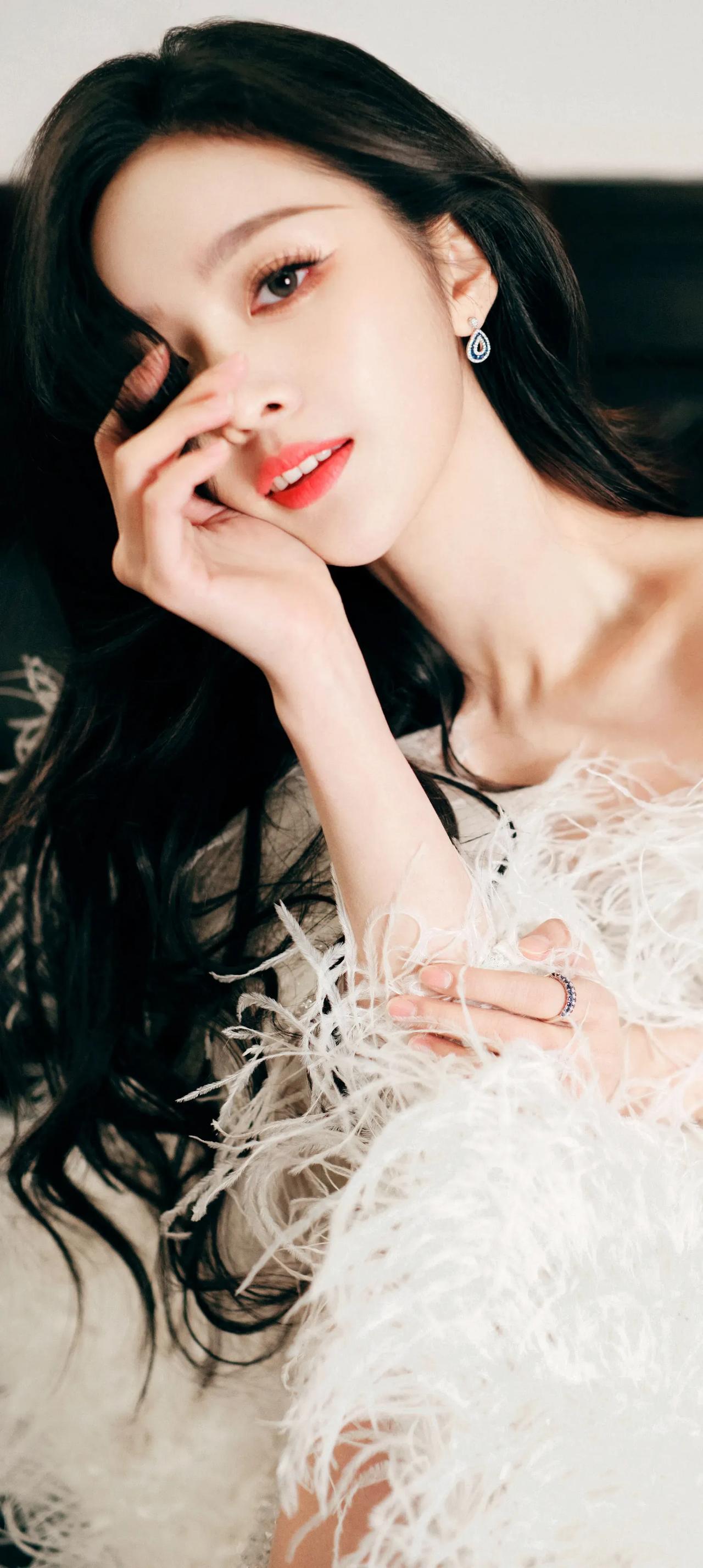 #吴宣仪# #女明星谁最美# #高清美女# #惊艳女神#
达人推荐 女主角唇泥