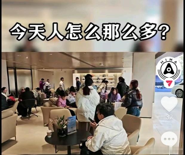 上海华江路的用户中心，迎来了大规模的交付活动，计划在周末一天之内完成上百辆的交付