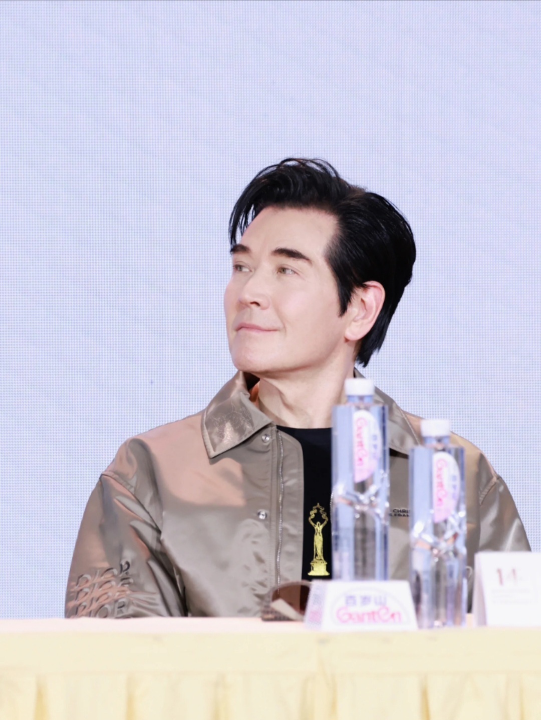 #真实才是费翔最大的吸引力# 费翔的魅力早就超越了年龄的界限，小时候就喜欢费翔，
