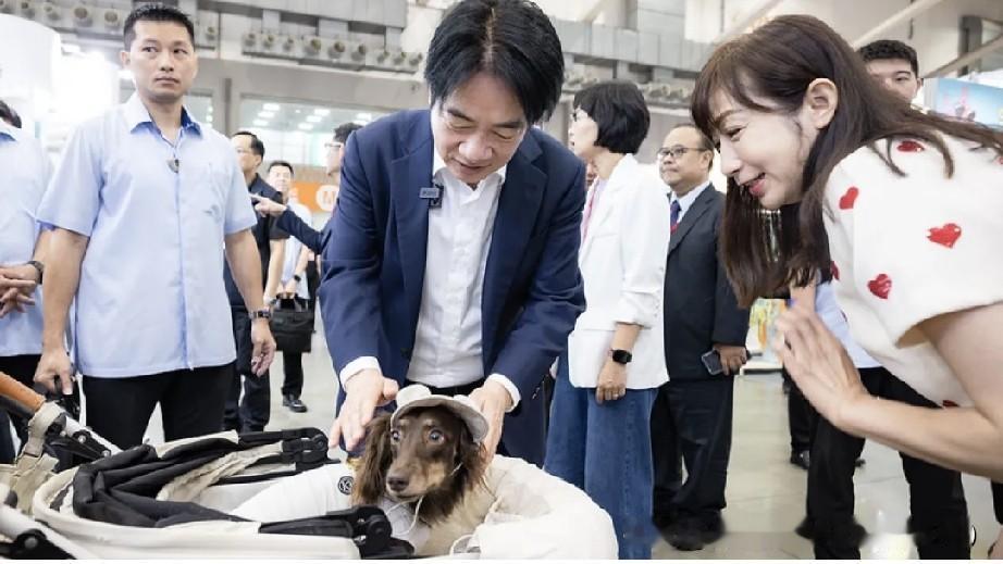 赖清德试吃狗粮吓坏随行人员，郭正亮嘲讽是“选情急了”：在台南姿态摆得极高，还叫受