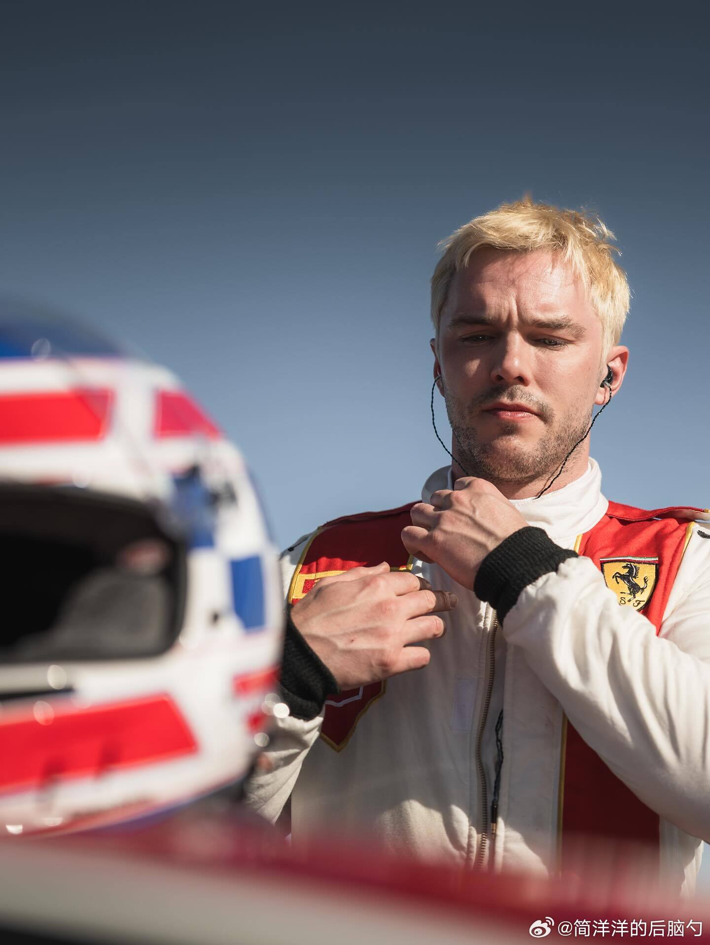 尼古拉斯·霍尔特也当赛车手了！🏎️金发妮子帅的！ 