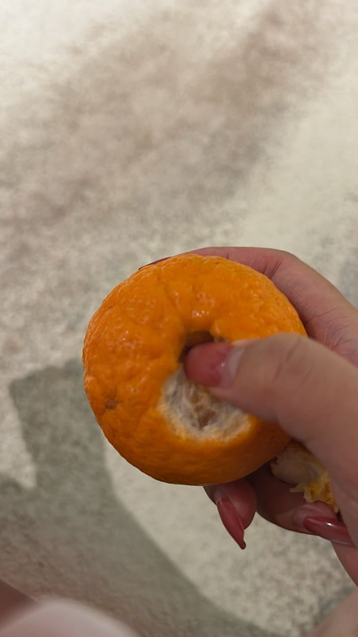 我从冰箱里拿出橘子开始剥的短短几分钟里 阿根廷连进两球 我真迷信了 求求了梅西再