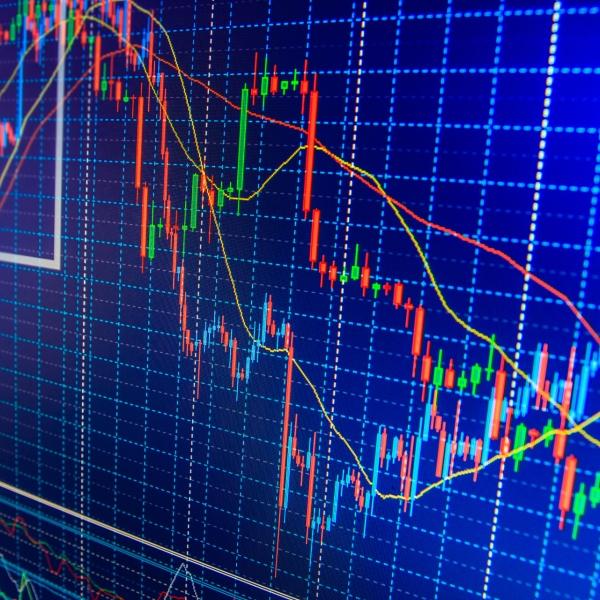 今天A股终于迎来强势反弹，大盘大涨68点收出中阳线，个股更是普涨喜人，超千只个股