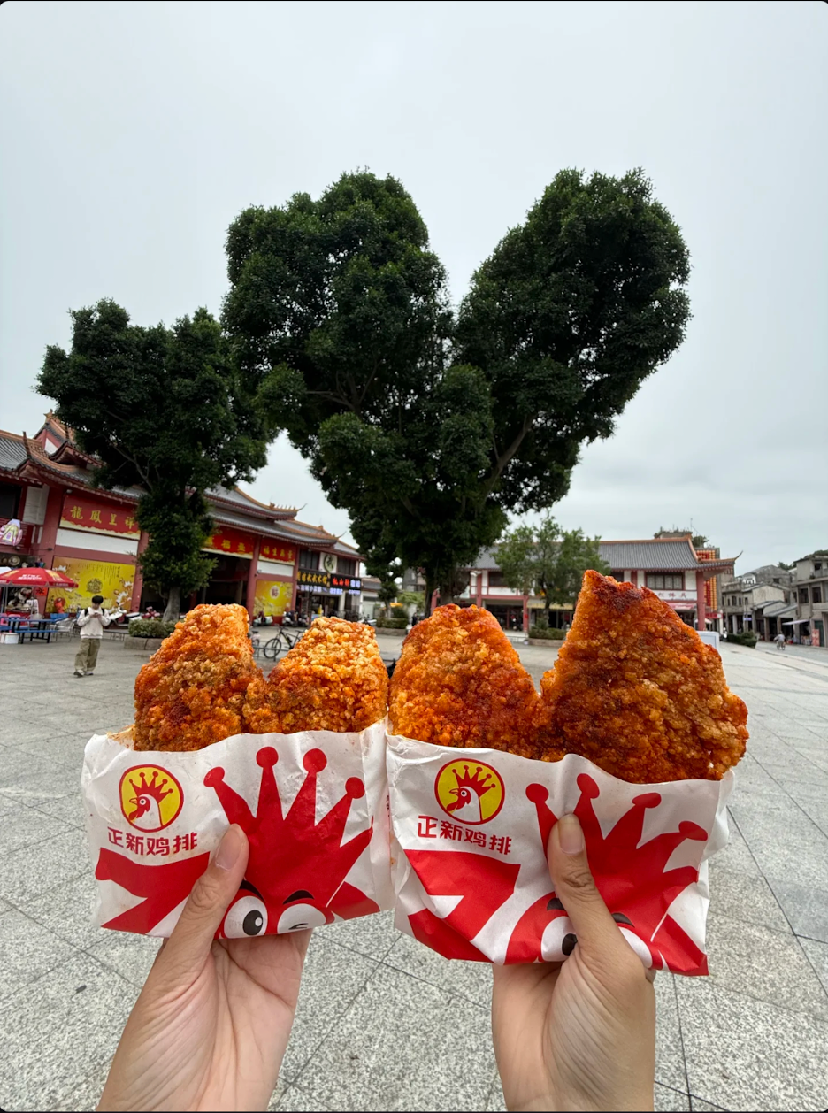 揭阳“听劝”修剪爱心树改成鸡排树 有人专程买鸡排前去拍照打卡 文旅局：暂未统计慕名而来游客量
