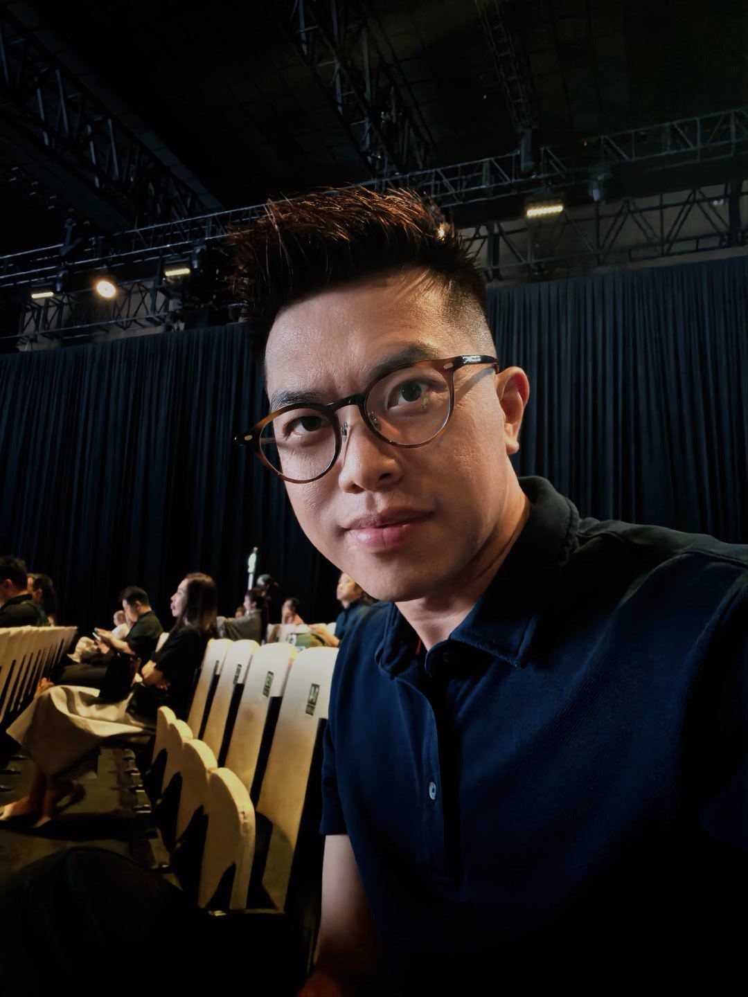 尊界的活动得多来，下次还是穿个正装，要不然与小姐姐们格格不入