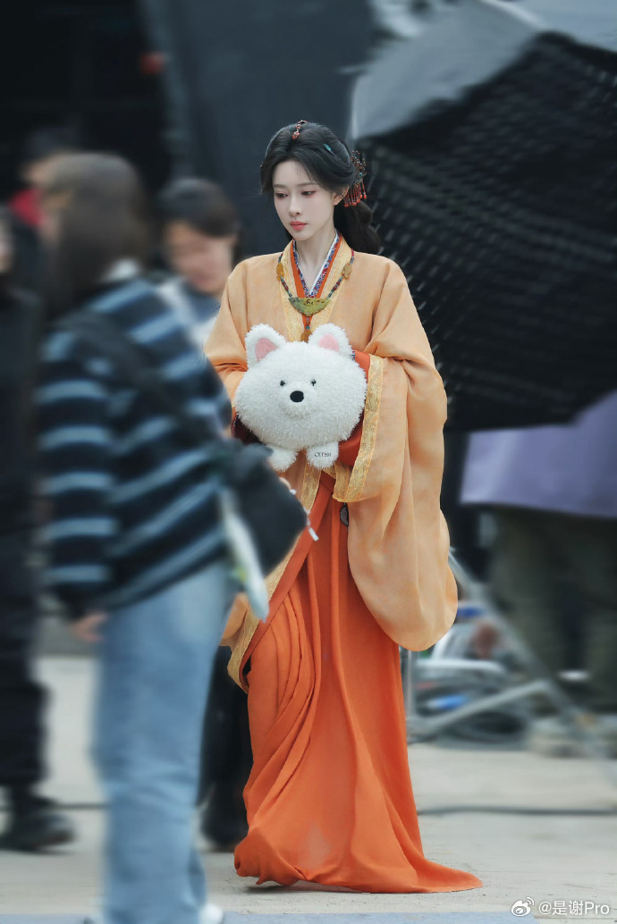 王鹤棣孟子义将门独后首个同框路透 天选古人这仪态这美貌  没有想到路透这么好看 