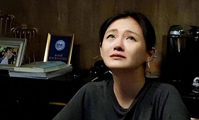 大去世后，家人不断消费她的名声，具俊晔立深情人设。最近，有知情人士爆出大的死因并