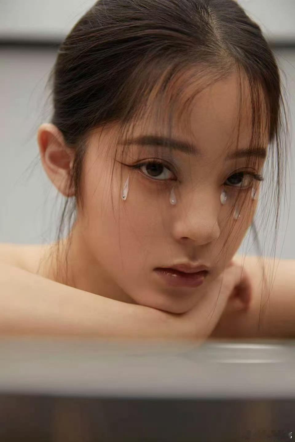 欧阳娜娜欧阳娜娜一天的工作都在干嘛别只看见镜头前的甜美气质，欧阳娜娜私下工作日十