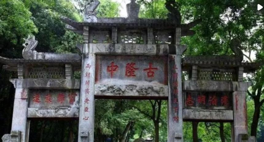 诸葛亮躬耕地的争议点在哪里？
关于诸葛亮躬耕地，目前学术界和官方层面存在两种认定