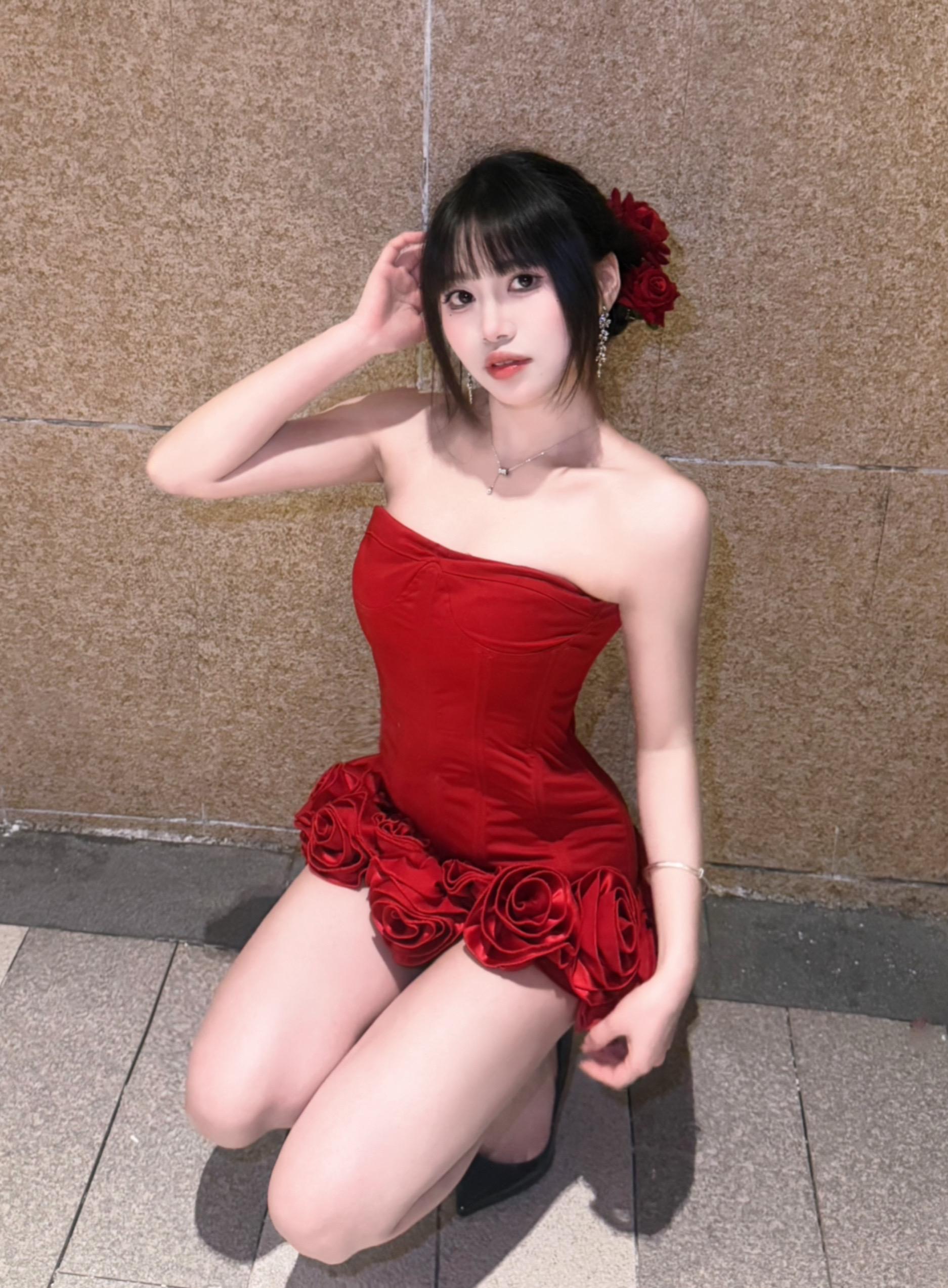 比巴掌先来的的是她的香味