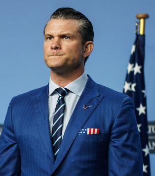 美国确实变了，美国国防部长赫格塞思出来表态了！12月8日，根据岛内媒体报道，美国