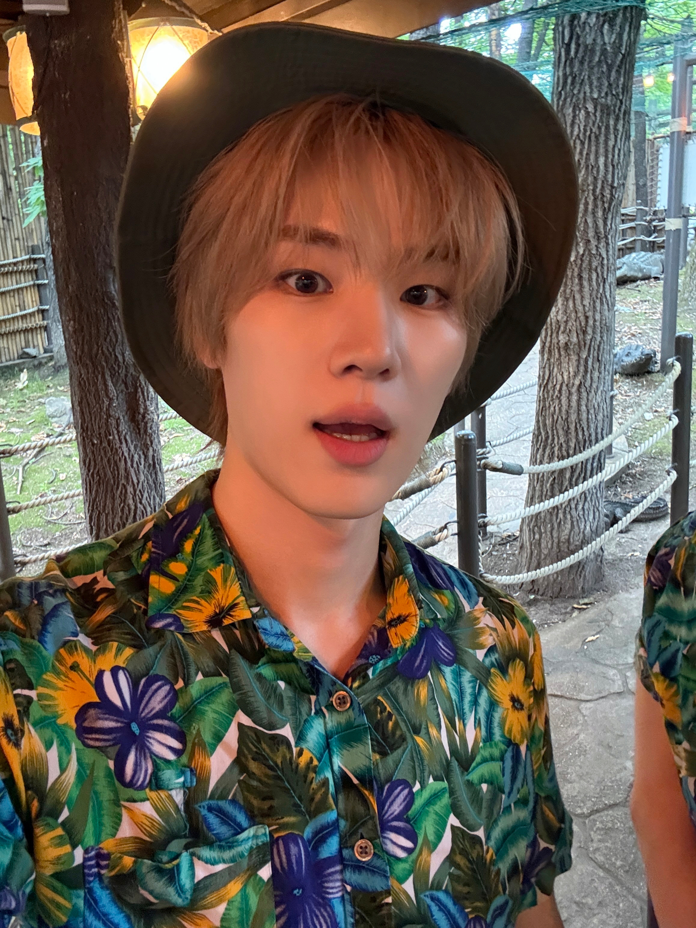 Welcome to Amazon Express🕺🏻8TURN允晟YOON