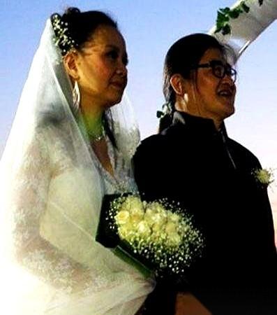 9月25日，刘欢去世。
这位当年相恋9天就求婚的人，婚后连字都嫌麻烦，写给妻子的