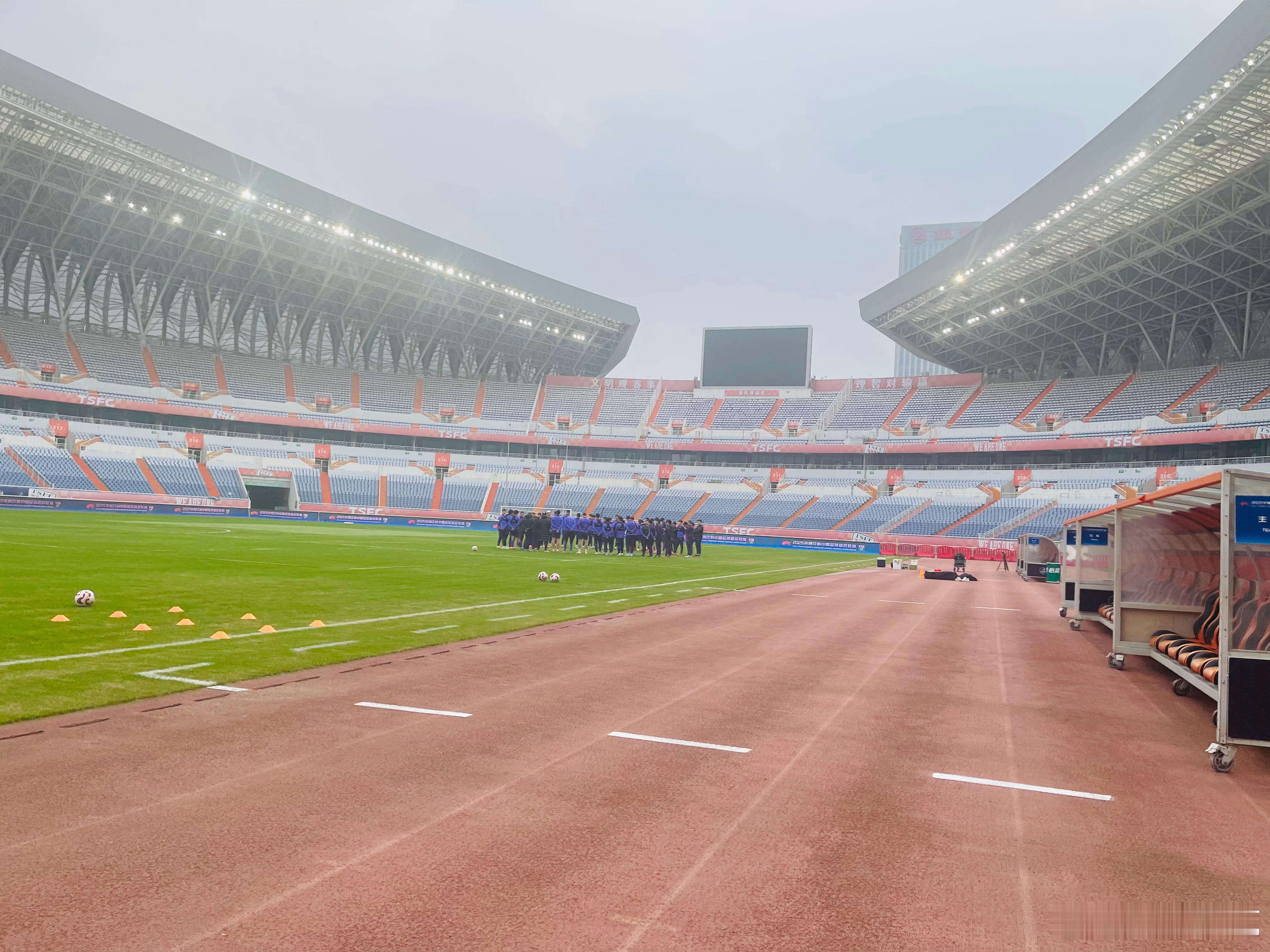 [心]伤员更新：阿代米、巴顿、郭皓、石炎。[心]累计黄牌停赛：哈达斯 ​​​