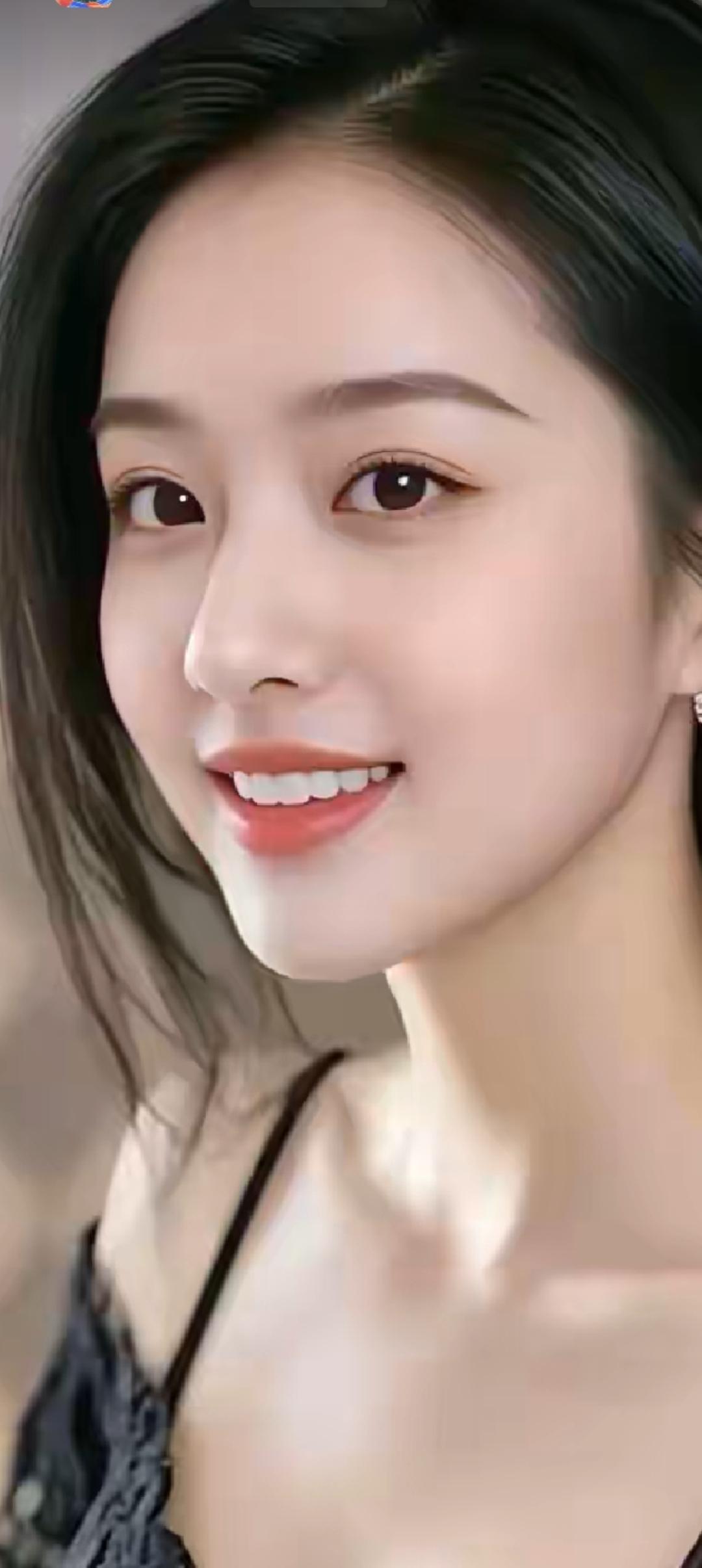 温柔甜美的笑容，让人心动不已😍