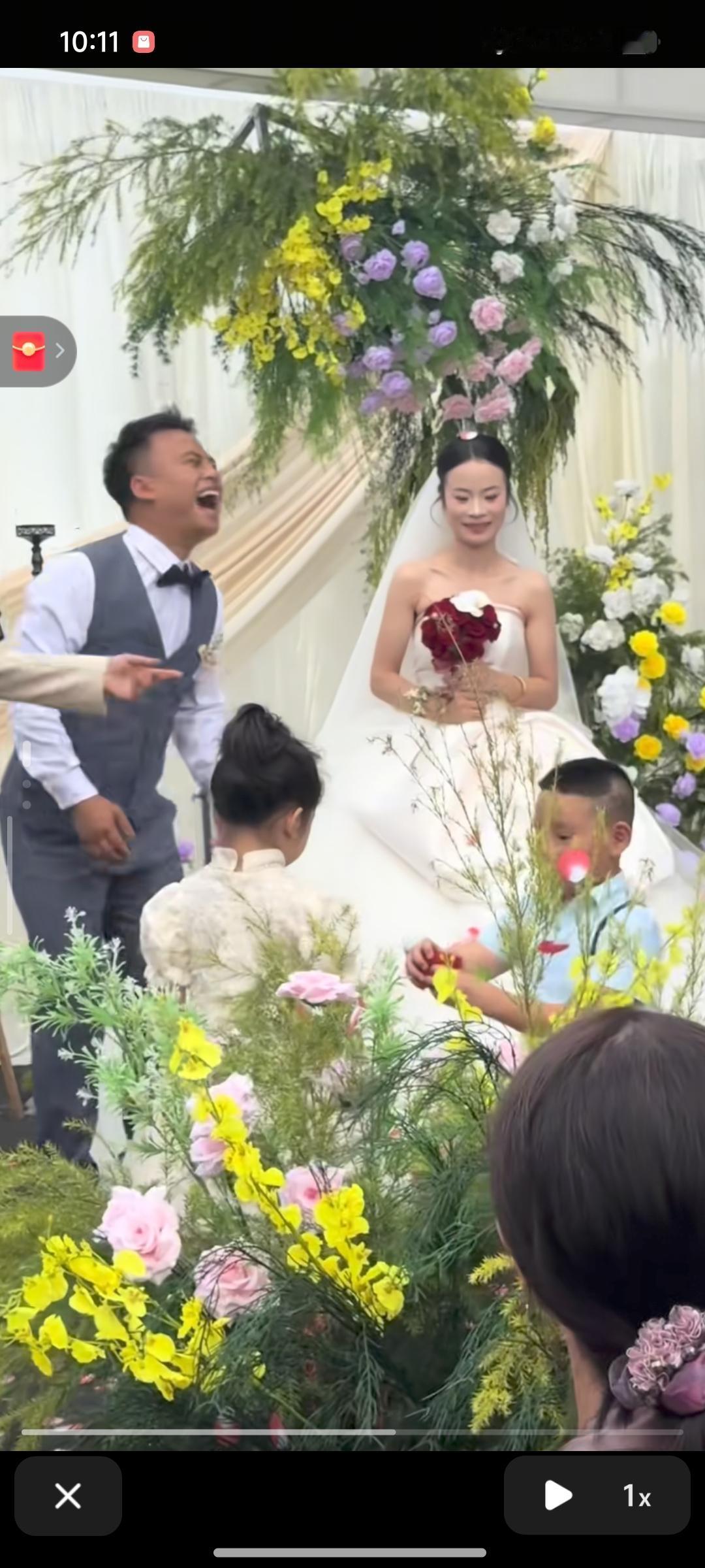 新郎:花我的钱，用我的场子，给你办事？
叔叔结婚，侄子先给叔叔打个样。
叔叔:我