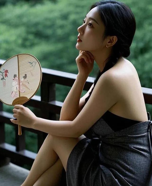 西江月·釜底抽薪
文/无冕诗人

1
战火熊熊难灭，
硝烟袅袅难休。
强攻硬取使