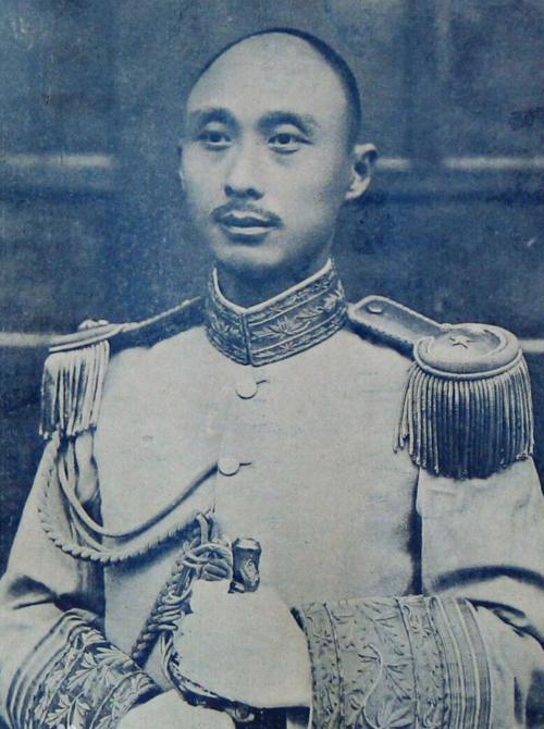 1939年，蒋介石送他去当炮灰，想要借日军之手除掉他，谁知，他却带着川军在湖北大