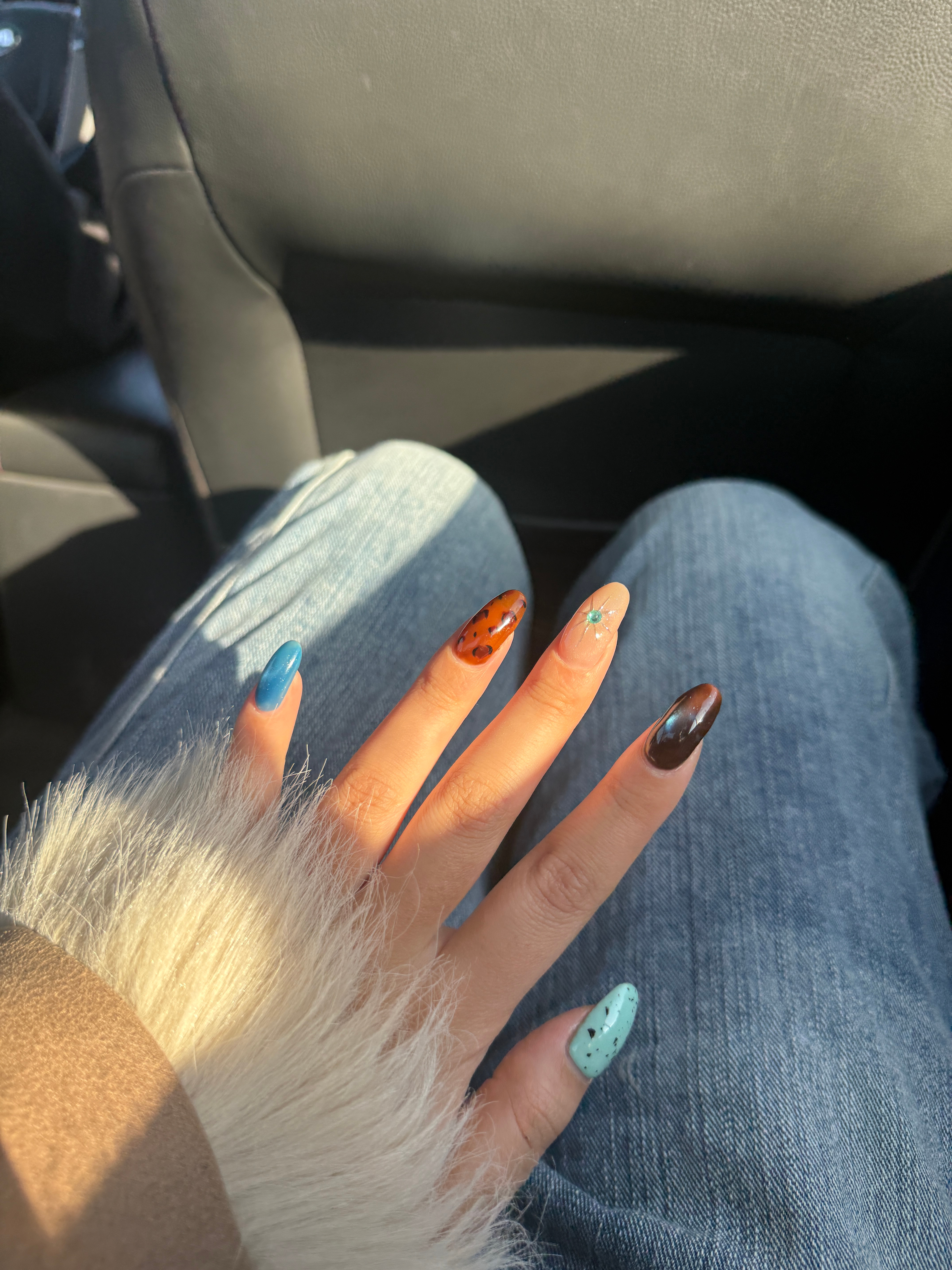 频繁做美甲 伤害不可逆其实也还好吧，去年我都是一个月换一次美甲，然后每次都让美甲