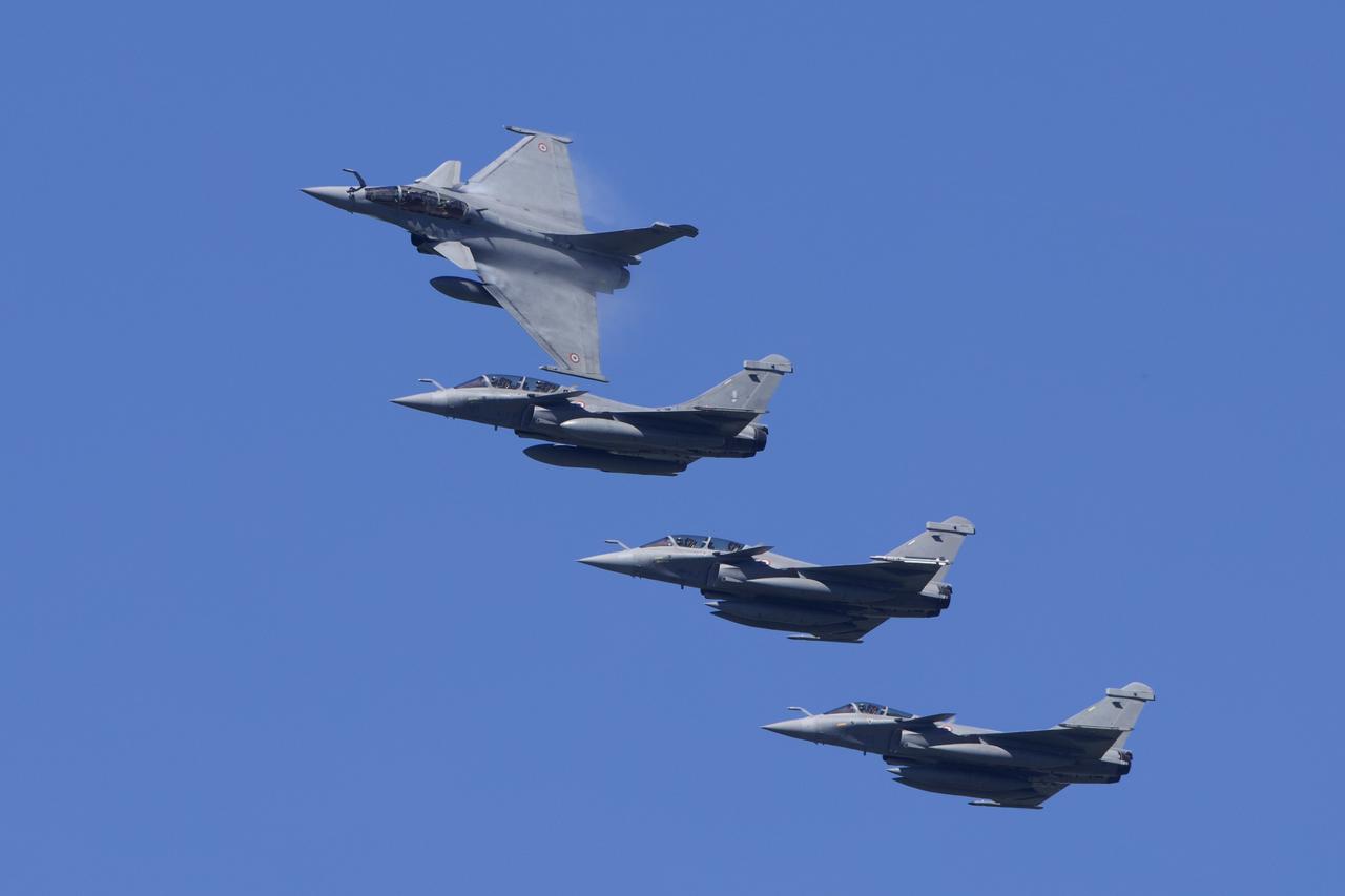 “阵风”F4最新改进型首次访日。昨天，法国空天军4架“阵风”F4战机飞抵日本茨城
